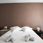 For 6 Persons + Parking : Center Apartamento