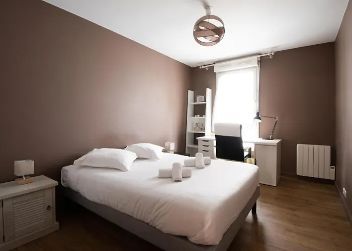 For 6 Persons + Parking : Center Apartment Lille