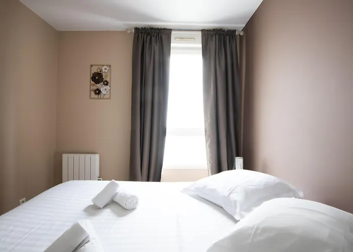 For 6 Persons + Parking : Center Lille