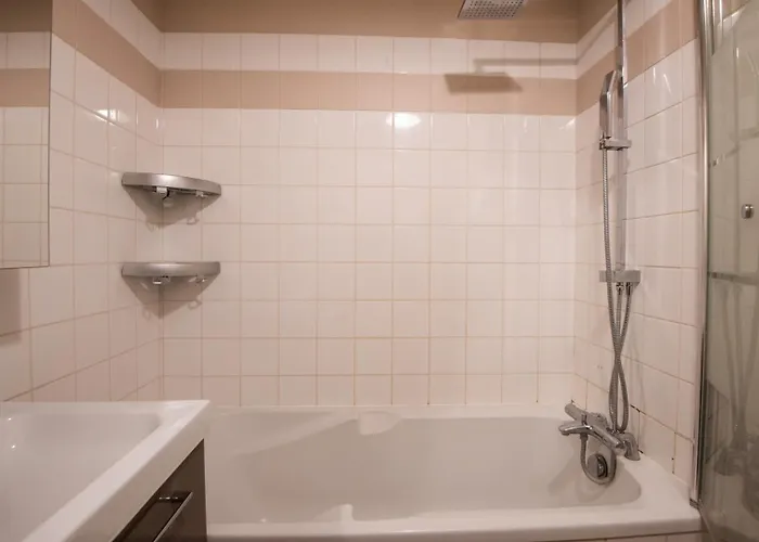For 6 Persons + Parking : Center Apartment *