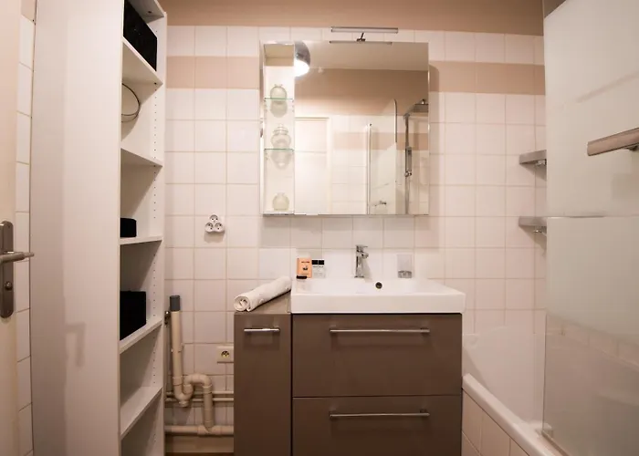 Apartment For 6 Persons + Parking : Center
