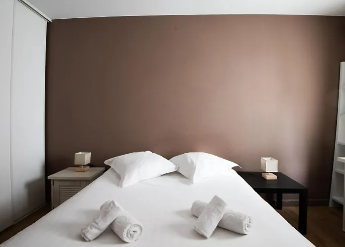 For 6 Persons + Parking : Center Apartment