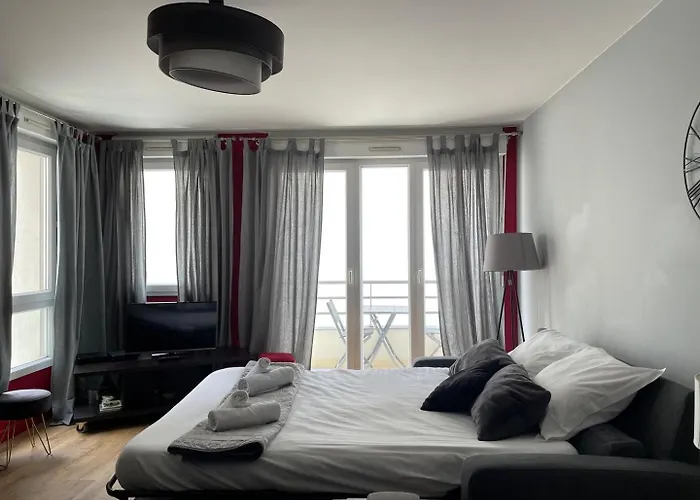 For 6 Persons + Parking : Center Lille